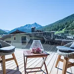 Vaya Hotel 4*